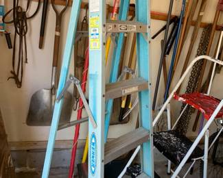#214	6 foot werner ladder fiber glass	 $50.00 