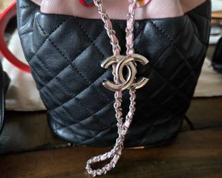 Chanel amazing bucket bag w strap and top handle