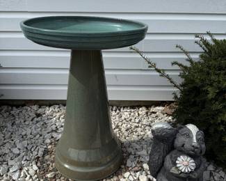 Ceramic bird bath 