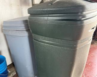 Trash cans 