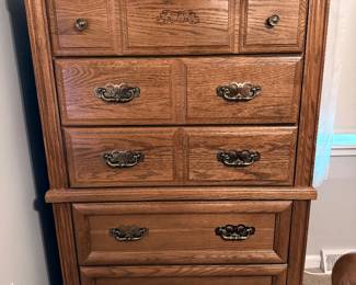 Useful chest of drawers 