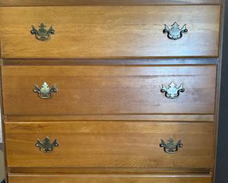 Maple chest of drawers 