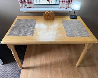 Country style kitchen table 