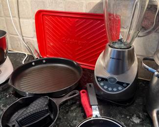 Black & Decker blender and selection of cast iron pans