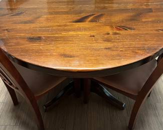 fun dining table (2 additional leaves available) 4 dining chairs