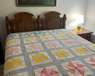 Queen bed, vintage print, vintage quilt
