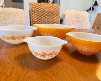 Fantastic condition of four nesting Pyrex bowls