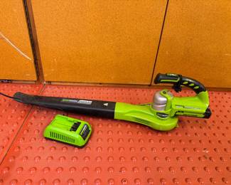 Green works battery blower
