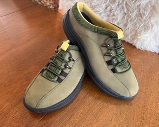 New pair of Rockport shoes womens 9/5