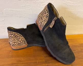 Sorel leather booties size 12