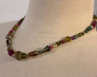 Like new glass bead necklace 