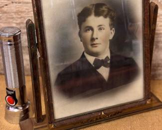 Wood tilt vintage frames