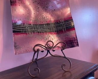 Decorative pink plate with stand