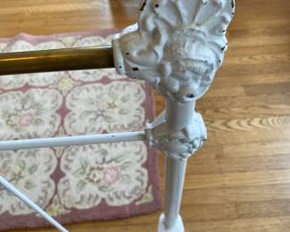 close up of finial on the footboard