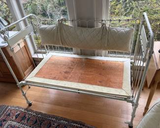 settee without cushions view