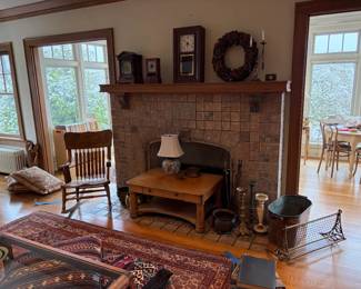 An overview of the many beautiful collectibles and furniture in the sale.