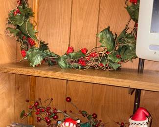 Vintage Christmas Wreaths & Decorations!!