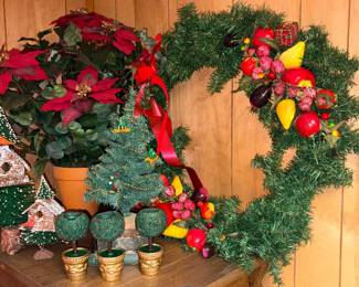 Vintage Christmas Wreaths & Decorations!!