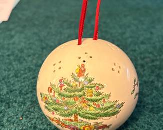 Vtg. Spode England Christmas Tree Design Pomander Potpourri Holder Ball Ornament 