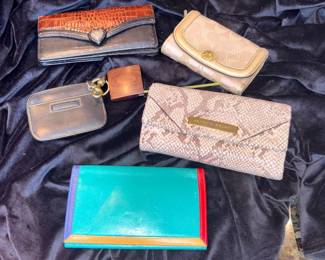Brighton Folio Leather Wallet Womens Black Brown Heart Charm No Strap, Coach Cream/Gold Wallet, Antonio Melani Snake Print Wallet, Vtg. Mini G.H. Bass & Co Black Leather Wallet Keychain!
