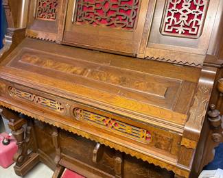 Peerless Pump Organ, Circa 1900 by A. B Chase Organ Co. Patented Pipe cone action, Oak hardwood case with quality craftsmanship, Sound is heard when pumping pedals, weight of organ is very reasonable makes it easy to move around. measures 52" W, 24"D, 52" h