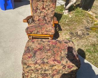 Great gliding rocker that moves forwards to backwards