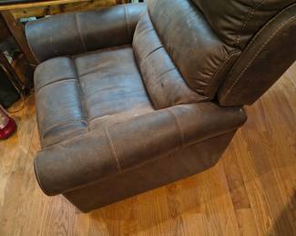 lift chair just fully repaired spent $200 making sure it's perfect!