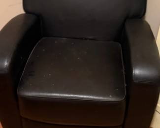 very nice excellent condition black recliner