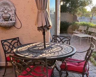 Patio Table w 4 Chairs, Umbrella w Base 
