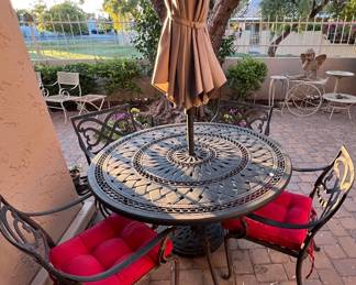 Patio Table w 4 Chairs, Umbrella w Base 
