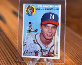 This lot features a 1954 Topps #30 baseball card featuring Ed Mathews of the Milwaukee Braves. 