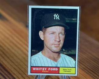 This lot features a collectible 1961 Topps #160 baseball card featuring Whitey Ford of the New York Yankees. 