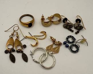 Lot #27 Vintage Fashion Jewelry Lot β Gold Tone Ring, Hoop Earrings, Dangle Earrings & Mixed Costume Jewelry Collection