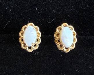 Lot #14 Vintage 14K Gold Natural Opal Stud Earrings β Elegant Oval Opal Gemstones in Scalloped Gold Setting, Fine Estate Jewelry