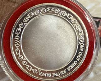 Lot #113 Republican Elephant Collector Bear & .999 Fine Silver 1 Troy Ounce Coin β Political Memorabilia Lot