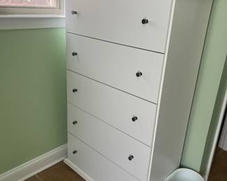 Chest of drawers 