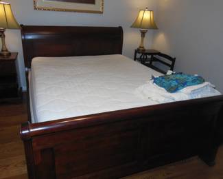 sleigh queen bed