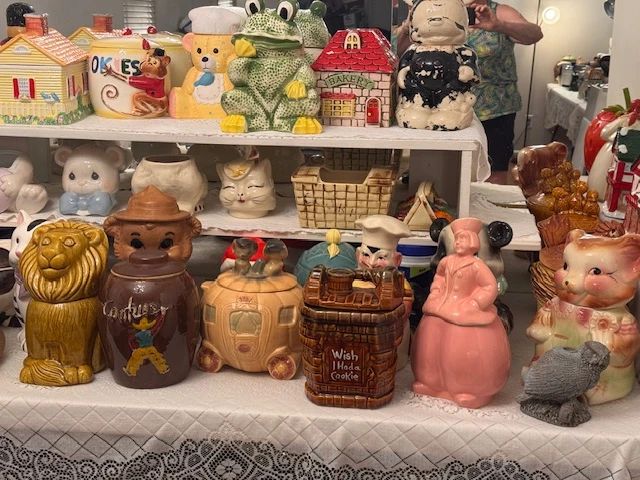 200 Hundred Vintage COOKIE JARS years 1958-2016