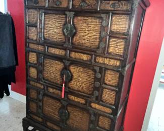POSSIBLY A 19TH CENTURY KOREAN CHEST