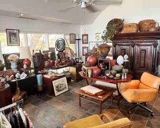 HUGE ROOM ALL DECORATED IN A MIX OF MCM AND ASIAN