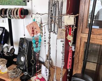 LOTS OF AMAZING NECKLACES!