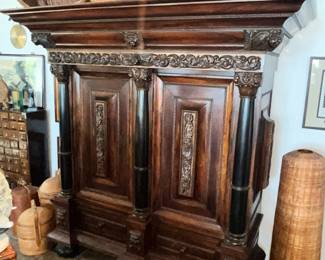 STUNNING 17th CENTURY DUTCH BAROQUE "KUSSENKAST" CABINET