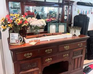 ELEGANT ANTIQUE SIDEBOARD & MIRRORED BACK