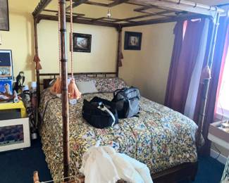 BAMBOO-MOTIF CANOPY BED