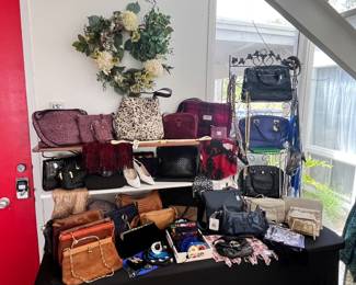 FINE PURSES & ACCESSORIES