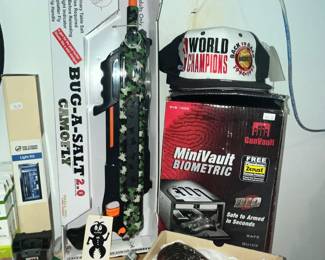 BIOMETRIC MINI GUN VAULT & VINTAGE POWDER FLASK