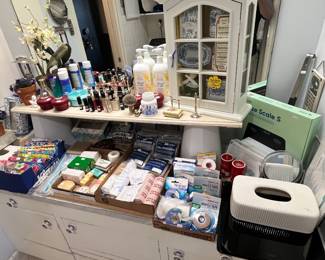 BATHROOM & HEALTH ITEMS