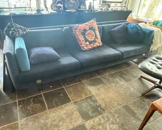 LOW-BACK MODERN SOFA IN BLUE VELOUR