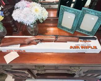 LIKE NEW BENJAMIN "SUPER SINGLE SHOT" IN BOX