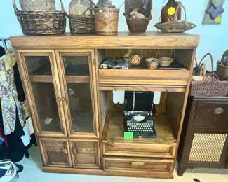 OAK ENTERTAINMENT CABINET